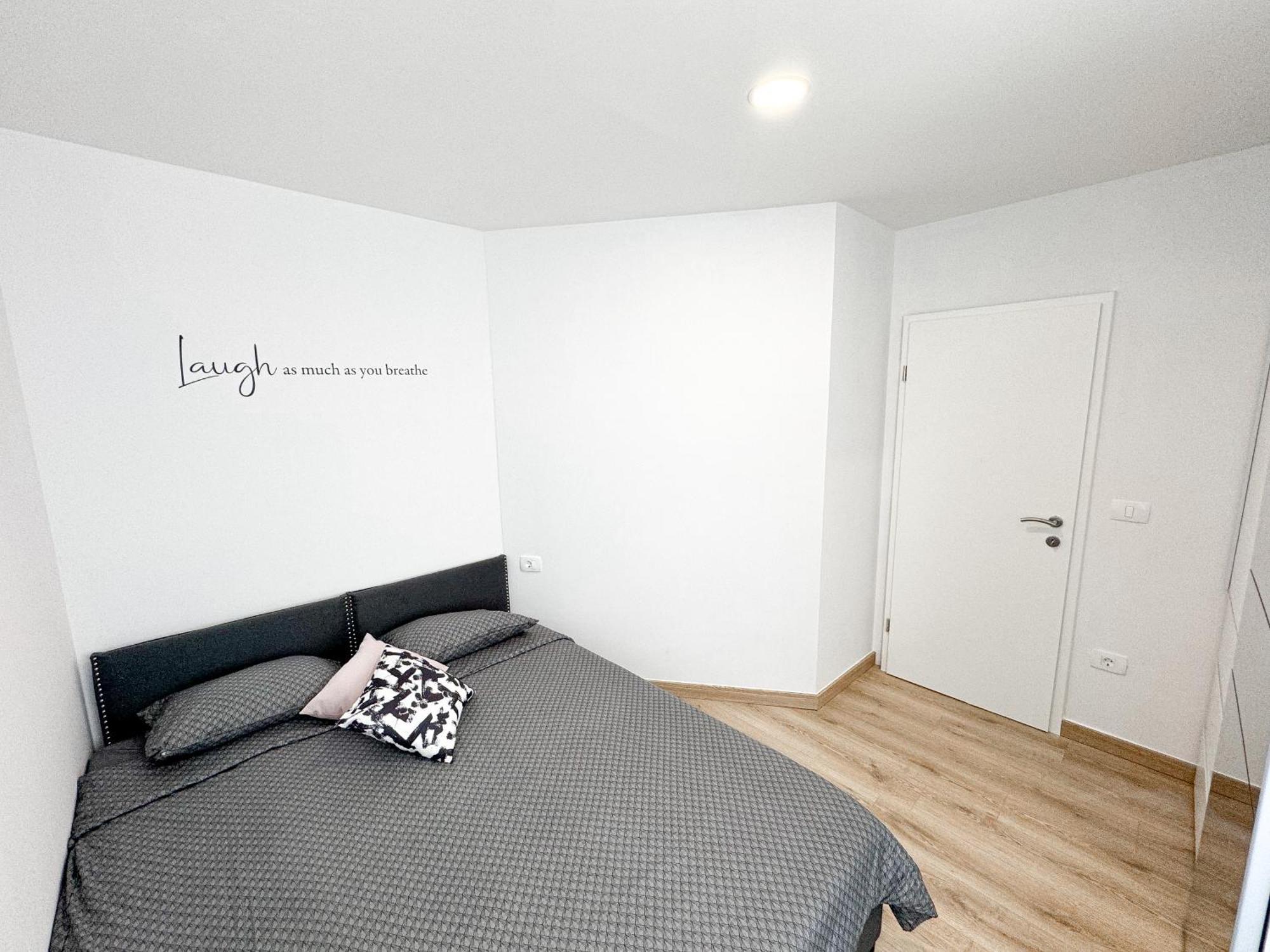 The Pinot'S Apartments โคเปร์ ภายนอก รูปภาพ