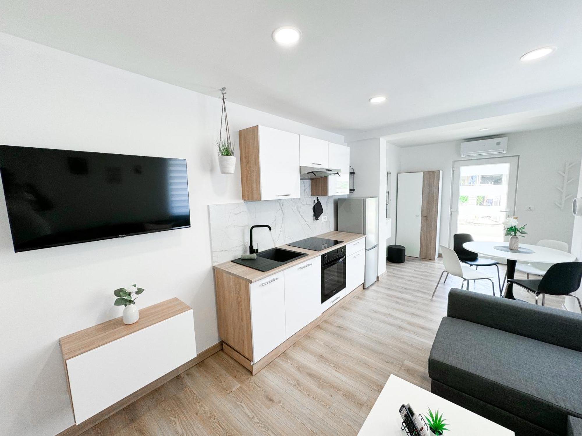The Pinot'S Apartments โคเปร์ ภายนอก รูปภาพ