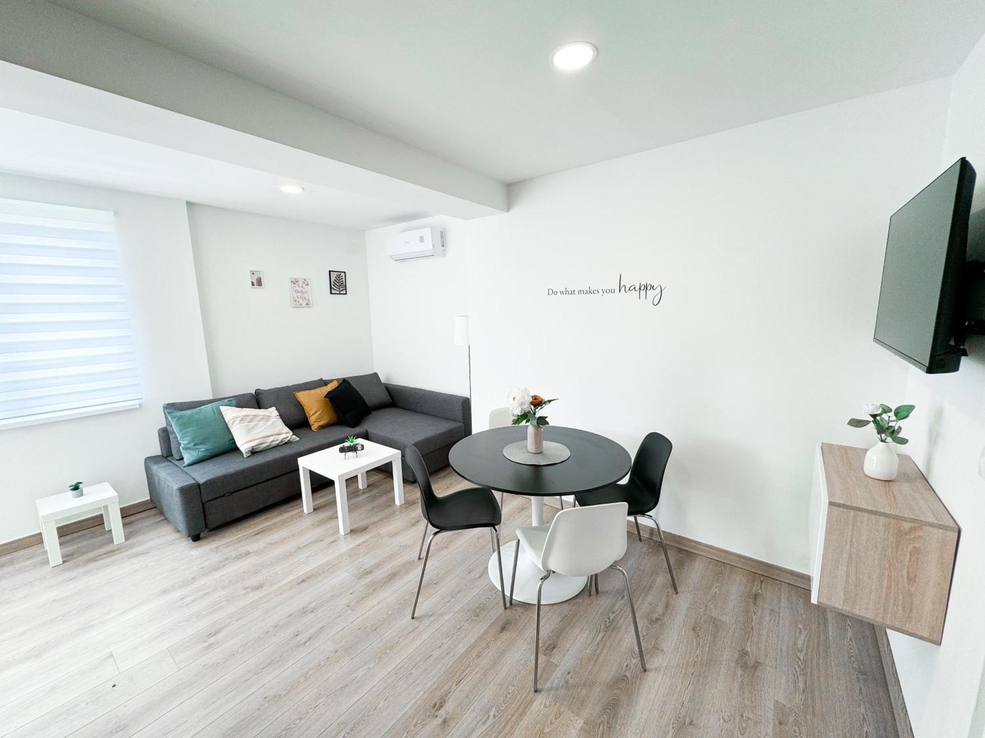 The Pinot'S Apartments โคเปร์ ภายนอก รูปภาพ