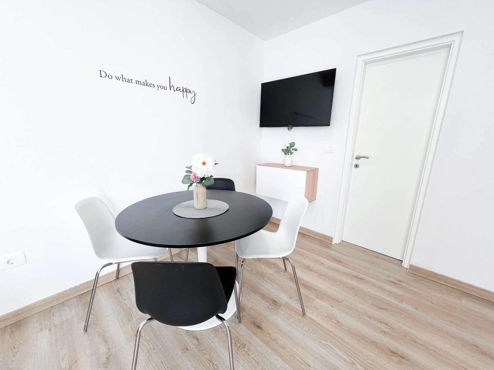 The Pinot'S Apartments โคเปร์ ภายนอก รูปภาพ
