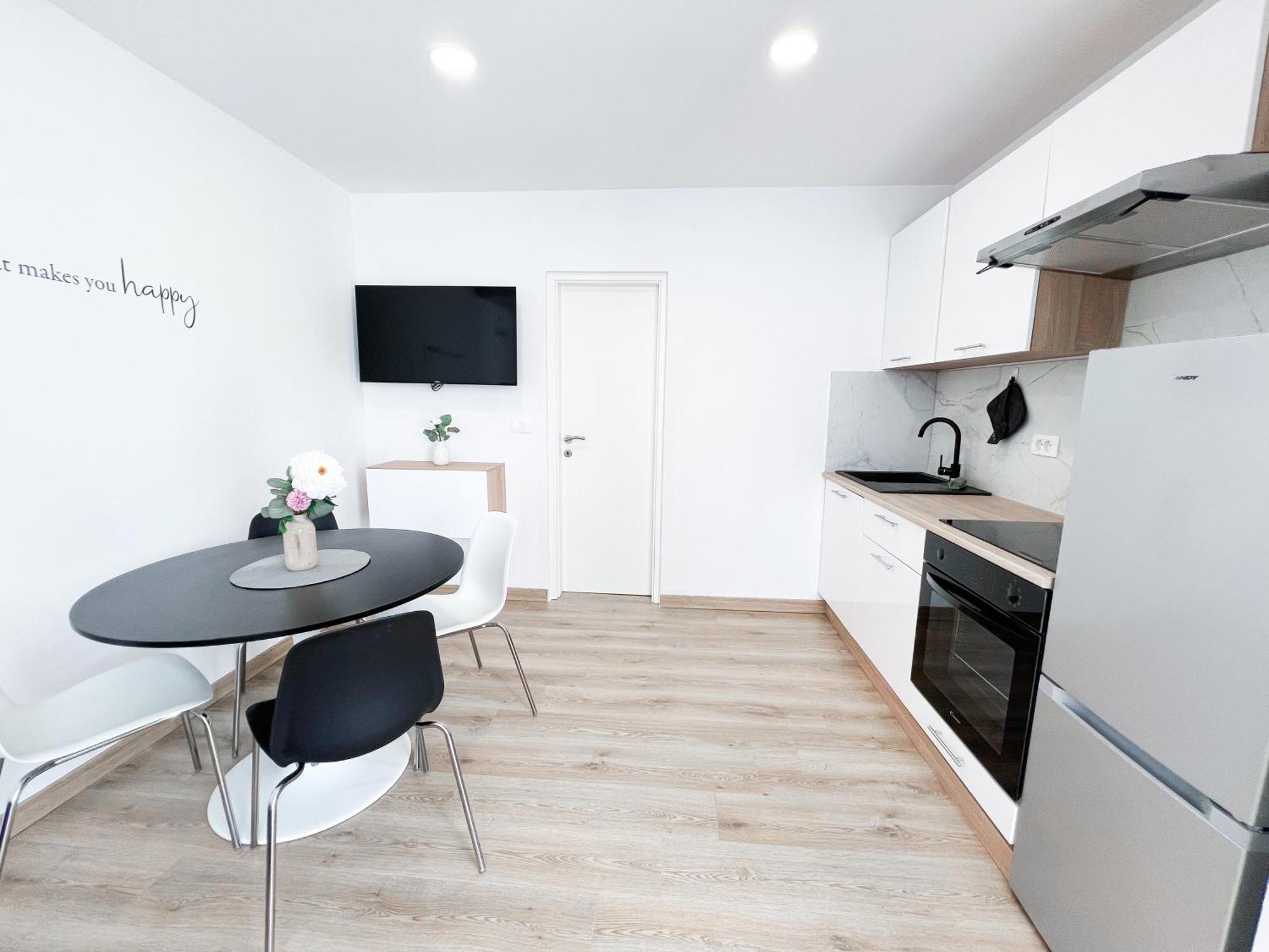 The Pinot'S Apartments โคเปร์ ภายนอก รูปภาพ