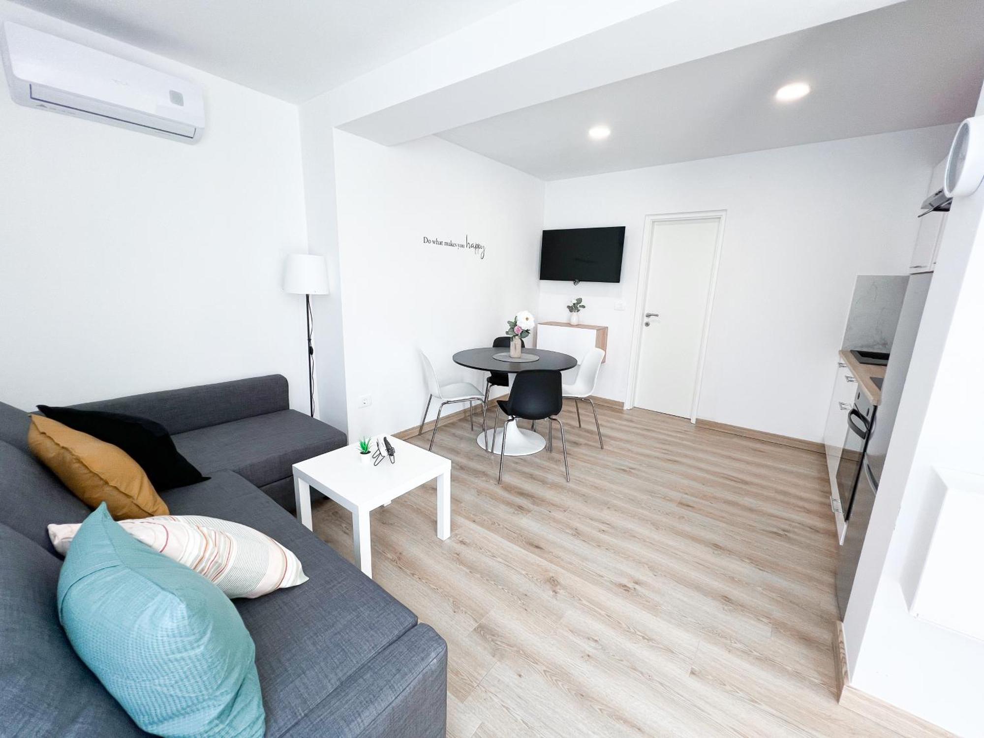 The Pinot'S Apartments โคเปร์ ภายนอก รูปภาพ